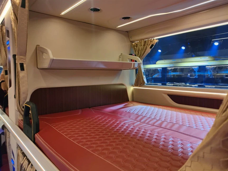 Piese interioare cu autobuzul iMousine